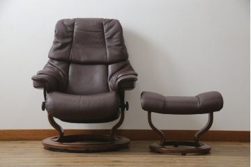 中古　美品　EKORNES(エコーネス)　本革　オットマン付き　ストレスレス レノ クラシック(S)(アームチェア、リクライニングチェア、椅子、一人掛けソファ、1Pソファ)(定価約38万円)(R-076223)