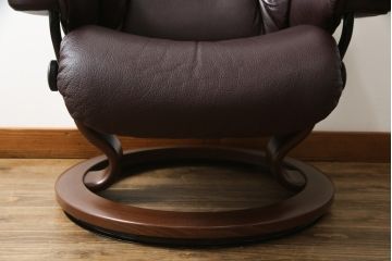 中古　美品　EKORNES(エコーネス)　本革　オットマン付き　ストレスレス レノ クラシック(S)(アームチェア、リクライニングチェア、椅子、一人掛けソファ、1Pソファ)(定価約38万円)(R-076223)