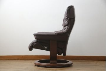 中古　美品　EKORNES(エコーネス)　本革　オットマン付き　ストレスレス レノ クラシック(S)(アームチェア、リクライニングチェア、椅子、一人掛けソファ、1Pソファ)(定価約38万円)(R-076223)