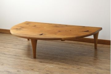 中古　飛騨産業　キツツキ　森のことば　SN105RT　自然な木の風合いを楽しめる半円形リビングテーブル(センターテーブル、ローテーブル)(R-076226)