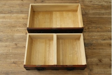 中古　美品　岩谷堂箪笥　美しい杢目と豪華な金具が目を惹く車箪笥　(R-076230)
