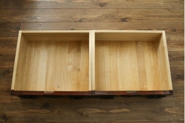 中古　美品　岩谷堂箪笥　美しい杢目と豪華な金具が目を惹く車箪笥　(R-076230)