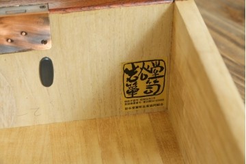 中古　美品　岩谷堂箪笥　美しい杢目と豪華な金具が目を惹く車箪笥　(R-076230)