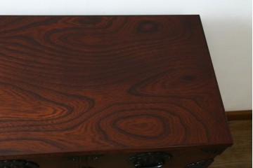 中古　美品　岩谷堂箪笥　美しい杢目と豪華な金具が目を惹く車箪笥　(R-076230)