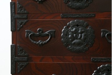 中古　美品　岩谷堂箪笥　美しい杢目と豪華な金具が目を惹く車箪笥　(R-076230)