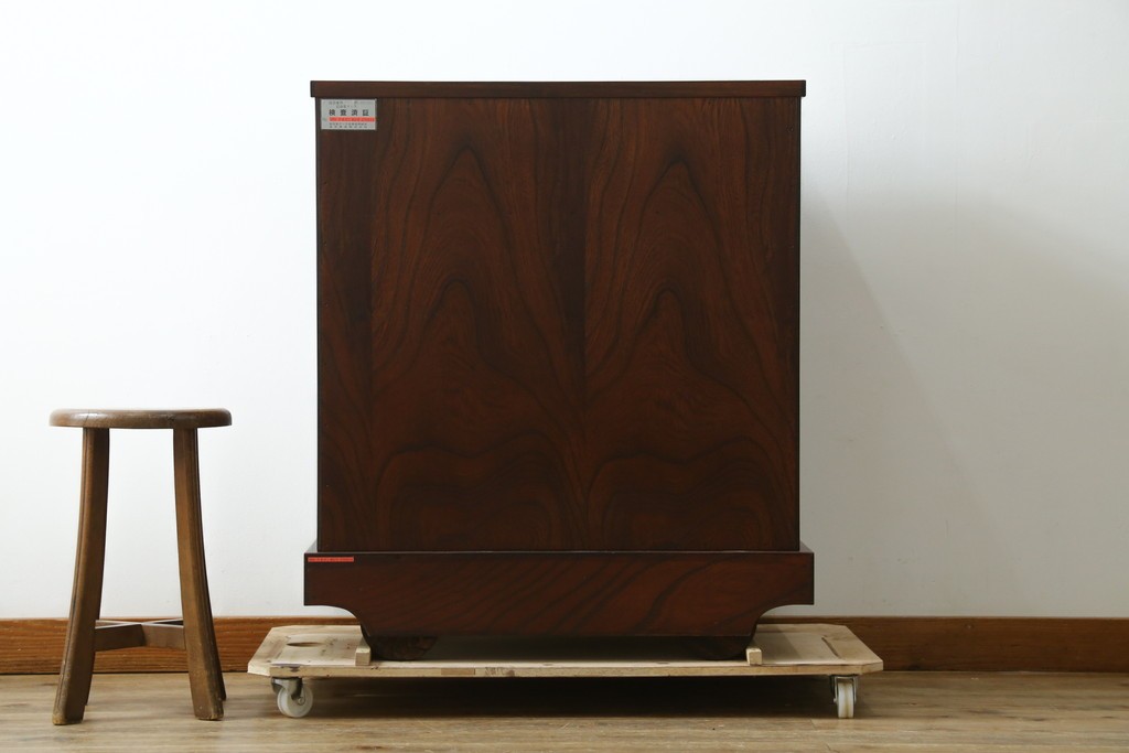 中古　美品　岩谷堂箪笥　美しい杢目と豪華な金具が目を惹く車箪笥　(R-076230)