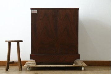 中古　美品　岩谷堂箪笥　美しい杢目と豪華な金具が目を惹く車箪笥　(R-076230)