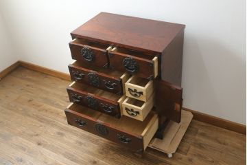 中古 美品　岩谷堂箪笥　美しい杢目と豪華な金具が目を惹く車箪笥(衣装箪笥、収納箪笥、整理箪笥、和箪笥、引き出し)(R-076230)