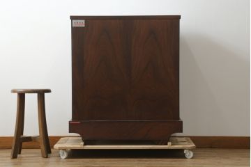 中古 美品　岩谷堂箪笥　美しい杢目と豪華な金具が目を惹く車箪笥(衣装箪笥、収納箪笥、整理箪笥、和箪笥、引き出し)(R-076230)