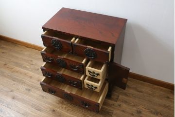 中古 美品　岩谷堂箪笥　美しい杢目と豪華な金具が目を惹く車箪笥(衣装箪笥、収納箪笥、整理箪笥、和箪笥、引き出し)(R-076231)
