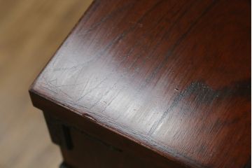 中古 美品　岩谷堂箪笥　美しい杢目と豪華な金具が目を惹く車箪笥(衣装箪笥、収納箪笥、整理箪笥、和箪笥、引き出し)(R-076231)