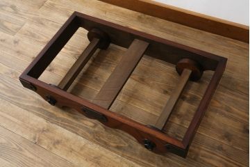 中古 美品　岩谷堂箪笥　美しい杢目と豪華な金具が目を惹く車箪笥(衣装箪笥、収納箪笥、整理箪笥、和箪笥、引き出し)(R-076231)