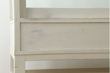 和製アンティーク　白色のペイント仕上げがお洒落な脚付きGケース(ガラスケース、ショーケース、ディスプレイケース、コレクションケース、飾り棚、陳列棚、店舗什器)(R-076234)