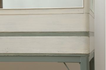 和製アンティーク　ペイント仕上げがお洒落な脚付きGケース(ガラスケース、ショーケース、ディスプレイケース、コレクションケース、飾り棚、陳列棚、店舗什器)(R-076235)