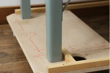 和製アンティーク　ペイント仕上げがお洒落な脚付きGケース(ガラスケース、ショーケース、ディスプレイケース、コレクションケース、飾り棚、陳列棚、店舗什器)(R-076235)