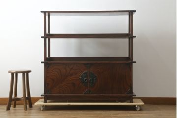 中古　美品　岩谷堂箪笥　深い木の色味と木目が美しい飾り棚(茶棚、茶箪笥、収納棚、戸棚)(R-076236)