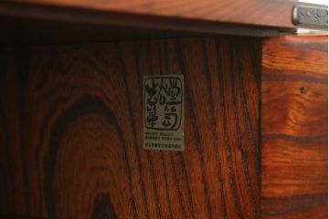 中古　美品　岩谷堂箪笥　深い木の色味と木目が美しい飾り棚(茶棚、茶箪笥、収納棚、戸棚)(R-076236)