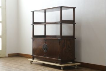 中古　美品　岩谷堂箪笥　深い木の色味と木目が美しい飾り棚(茶棚、茶箪笥、収納棚、戸棚)(R-076236)