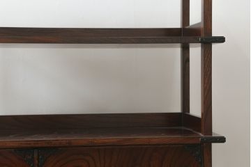 中古　美品　岩谷堂箪笥　深い木の色味と木目が美しい飾り棚(茶棚、茶箪笥、収納棚、戸棚)(R-076236)