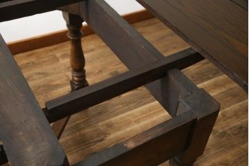 イギリスアンティーク　オーク材　クラシカルな雰囲気が魅力的なドローリーフテーブル(エクステンションテーブル、ダイニングテーブル、食卓、4人掛け、4P、6人掛け、6P、英国)(R-076237)