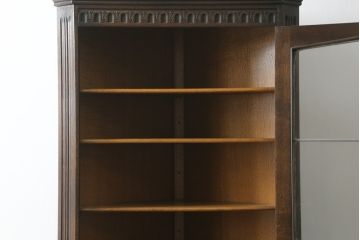中古　イギリス製　Marcus(マーカス)社　オーク材　クラシカルな佇まいが魅力的なコーナーキャビネット(飾り棚、収納棚、戸棚、英国)(R-076242)