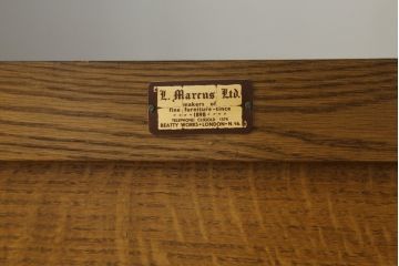 中古　イギリス製　Marcus(マーカス)社　オーク材　クラシカルな佇まいが魅力的なコーナーキャビネット(飾り棚、収納棚、戸棚、英国)(R-076242)