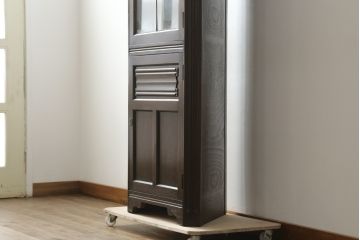 中古　イギリス製　Marcus(マーカス)社　オーク材　クラシカルな佇まいが魅力的なコーナーキャビネット(飾り棚、収納棚、戸棚、英国)(R-076242)