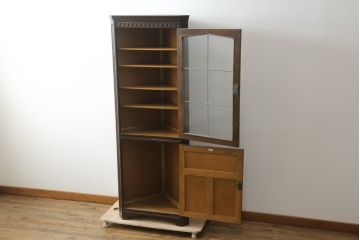 中古　イギリス製　Marcus(マーカス)社　オーク材　クラシカルな佇まいが魅力的なコーナーキャビネット(飾り棚、収納棚、戸棚、英国)(R-076242)