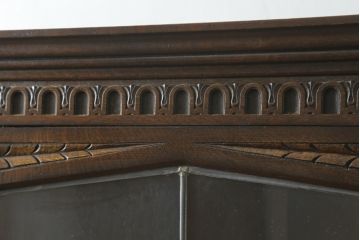 中古　イギリス製　Marcus(マーカス)社　オーク材　クラシカルな佇まいが魅力的なコーナーキャビネット(飾り棚、収納棚、戸棚、英国)(R-076242)