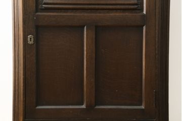 中古　イギリス製　Marcus(マーカス)社　オーク材　クラシカルな佇まいが魅力的なコーナーキャビネット(飾り棚、収納棚、戸棚、英国)(R-076242)
