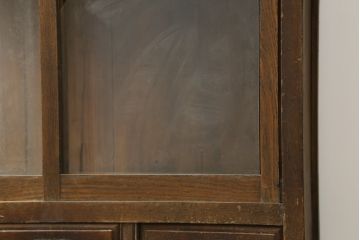 和製アンティーク　大正ロマン　二面ガラス　象嵌入り　趣のある佇まいが魅力的な二段重ね収納棚(キャビネット、ガラスケース、戸棚、食器棚、カップボード)(R-076243)