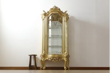 中古　美品　SILIK(シリック)　ロココ調　背面鏡張り　華やかな色合いと装飾が魅力的なキャビネット(キュリオケース、ガラスケース、ショーケース、飾り棚、陳列棚、食器棚、店舗什器)(定価約290万円)(R-076246)