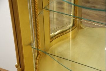 中古　美品　SILIK(シリック)　ロココ調　背面鏡張り　華やかな色合いと装飾が魅力的なキャビネット(キュリオケース、ガラスケース、ショーケース、飾り棚、陳列棚、食器棚、店舗什器)(定価約290万円)(R-076246)