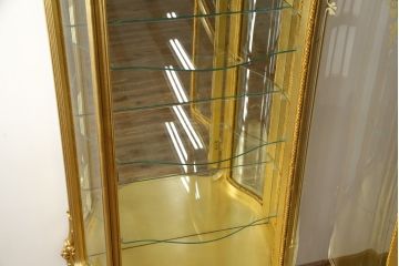 中古　美品　SILIK(シリック)　ロココ調　背面鏡張り　華やかな色合いと装飾が魅力的なキャビネット(キュリオケース、ガラスケース、ショーケース、飾り棚、陳列棚、食器棚、店舗什器)(定価約290万円)(R-076246)