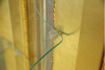 中古　美品　SILIK(シリック)　ロココ調　背面鏡張り　華やかな色合いと装飾が魅力的なキャビネット(キュリオケース、ガラスケース、ショーケース、飾り棚、陳列棚、食器棚、店舗什器)(定価約290万円)(R-076246)