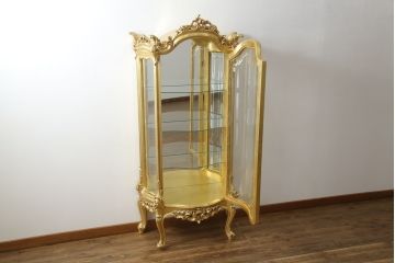 中古　美品　SILIK(シリック)　ロココ調　背面鏡張り　華やかな色合いと装飾が魅力的なキャビネット(キュリオケース、ガラスケース、ショーケース、飾り棚、陳列棚、食器棚、店舗什器)(定価約290万円)(R-076246)