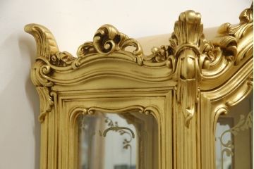 中古　美品　SILIK(シリック)　ロココ調　背面鏡張り　華やかな色合いと装飾が魅力的なキャビネット(キュリオケース、ガラスケース、ショーケース、飾り棚、陳列棚、食器棚、店舗什器)(定価約290万円)(R-076246)