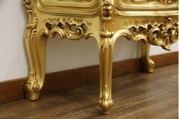 中古　美品　SILIK(シリック)　ロココ調　背面鏡張り　華やかな色合いと装飾が魅力的なキャビネット(キュリオケース、ガラスケース、ショーケース、飾り棚、陳列棚、食器棚、店舗什器)(定価約290万円)(R-076246)