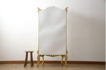 中古　美品　SILIK(シリック)　ロココ調　背面鏡張り　華やかな色合いと装飾が魅力的なキャビネット(キュリオケース、ガラスケース、ショーケース、飾り棚、陳列棚、食器棚、店舗什器)(定価約290万円)(R-076246)