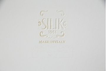 中古　美品　SILIK(シリック)　ロココ調　背面鏡張り　華やかな色合いと装飾が魅力的なキャビネット(キュリオケース、ガラスケース、ショーケース、飾り棚、陳列棚、食器棚、店舗什器)(定価約290万円)(R-076246)