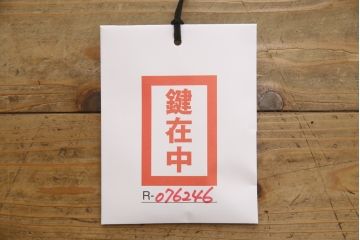中古　美品　SILIK(シリック)　ロココ調　背面鏡張り　華やかな色合いと装飾が魅力的なキャビネット(キュリオケース、ガラスケース、ショーケース、飾り棚、陳列棚、食器棚、店舗什器)(定価約290万円)(R-076246)