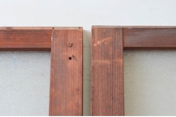 アンティーク建具　ダイヤガラス入り　趣のある木味が魅力的!大振りで重厚なガラス戸2枚セット(引き戸)(R-076258)