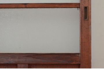 アンティーク建具　ダイヤガラス入り　趣のある木味が魅力的!大振りで重厚なガラス戸2枚セット(引き戸)(R-076258)