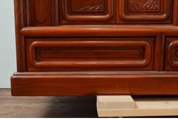 和製ビンテージ　未使用　展示品　総欅(ケヤキ)材　赤みがかった色味と凝った意匠が素敵な茶棚(飾り棚、違い棚、収納棚、戸棚、ヴィンテージ)(R-076260)