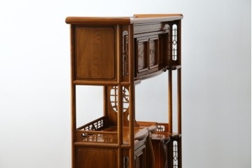 【F様ご決済用】和製ビンテージ　未使用　展示品　総欅(ケヤキ)材　赤みがかった色味と凝った意匠が素敵な茶棚　(R-076260)