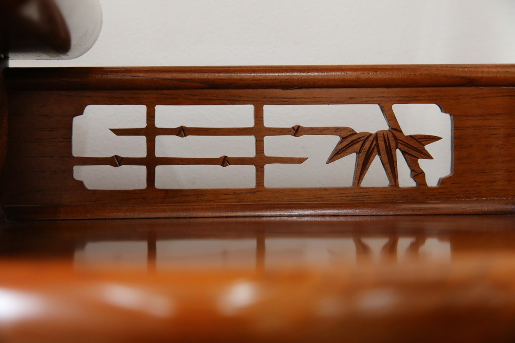 【F様ご決済用】和製ビンテージ　未使用　展示品　総欅(ケヤキ)材　赤みがかった色味と凝った意匠が素敵な茶棚　(R-076260)