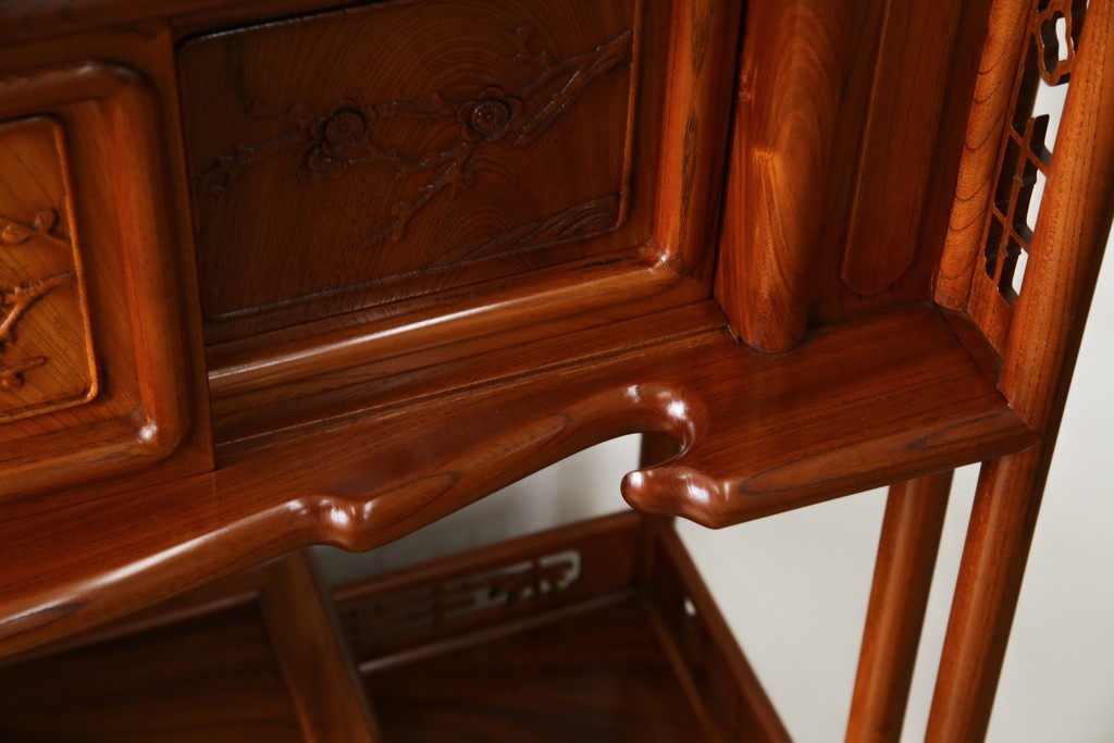 【F様ご決済用】和製ビンテージ　未使用　展示品　総欅(ケヤキ)材　赤みがかった色味と凝った意匠が素敵な茶棚　(R-076260)