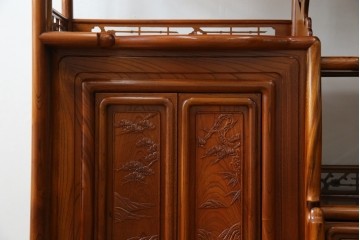 【F様ご決済用】和製ビンテージ　未使用　展示品　総欅(ケヤキ)材　赤みがかった色味と凝った意匠が素敵な茶棚　(R-076260)