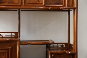 【F様ご決済用】和製ビンテージ　未使用　展示品　総欅(ケヤキ)材　赤みがかった色味と凝った意匠が素敵な茶棚　(R-076260)