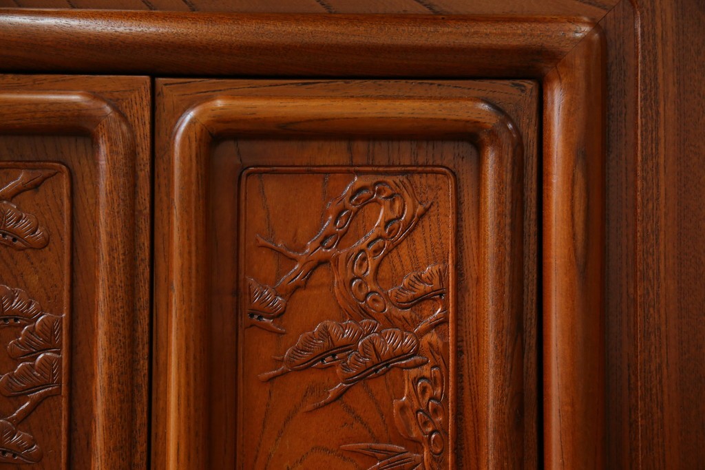 【F様ご決済用】和製ビンテージ　未使用　展示品　総欅(ケヤキ)材　赤みがかった色味と凝った意匠が素敵な茶棚　(R-076260)